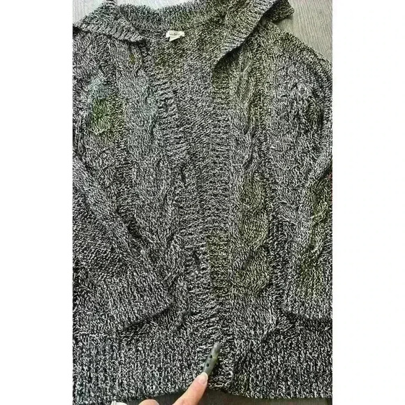 LL Bean Chunky Cable Knit Sweater Sz Small Petite Black White *FLAW* - Picture 8 of 11